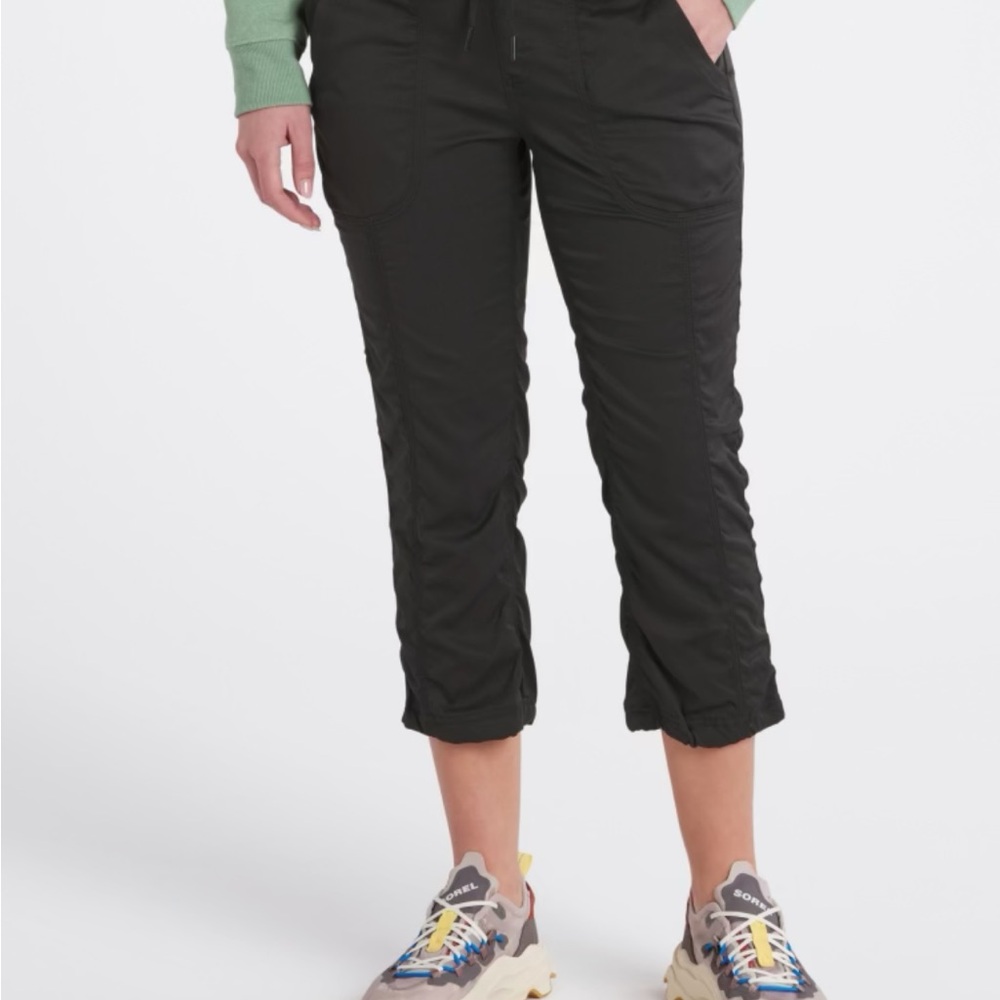 The North Face Aphrodite 2.0 Capri Pants Olive – Women’s Medium